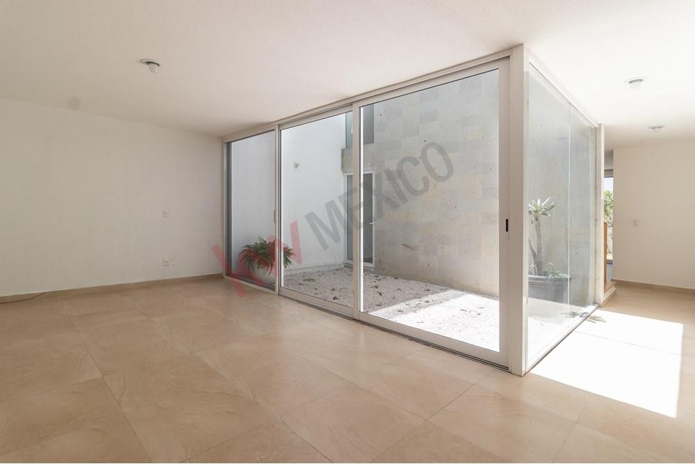 Renta de casa en Condominio Dos Caprichos Santa Fe Juriquilla  con 4 recámaras