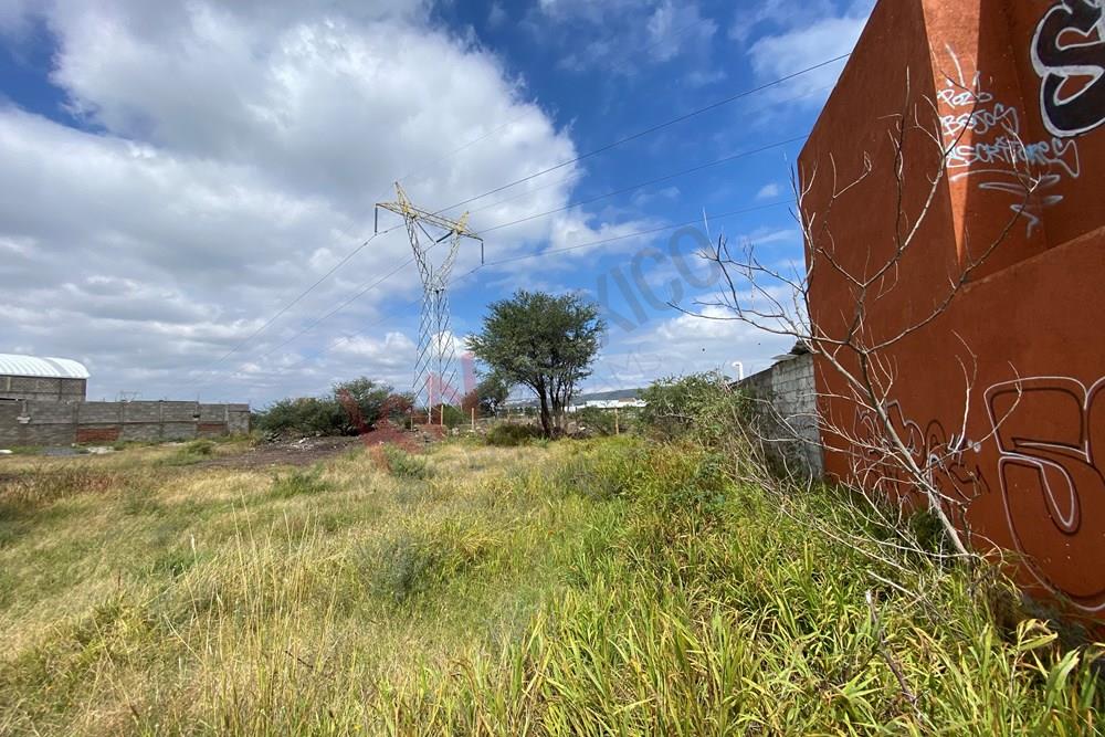 RENTA! TERRENO DE 1,094M2, USO DE SUELO COMERCIAL, A 3 KM DE EL REFUGIO, QUERÉTARO!