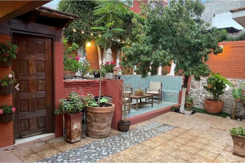 Casa en venta de un solo nivel, ubicada en zona muy céntrica, colonia Arboledas