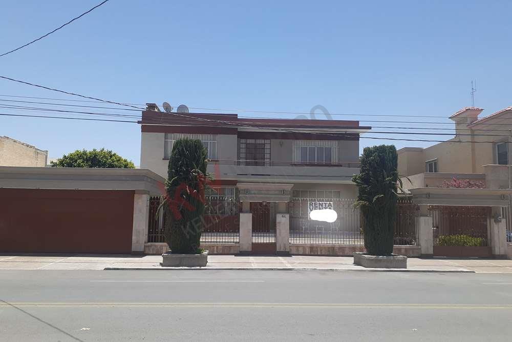 Casa en Renta con recamara en planta baja en la colonia Los Ángeles, Torreón, Coahuila