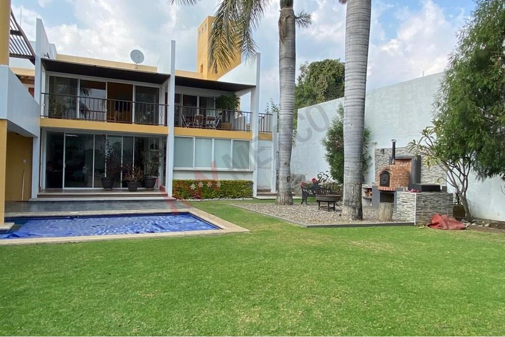 Casa en venta con alberca en fraccionamiento - Real de Tetela, Cuernavaca,  Morelos, México, 62158
