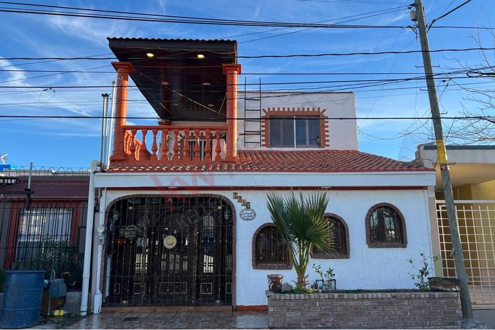 CASA EN RENTA CON 5 RECAMARAS EN JARDINES DEL LAGO