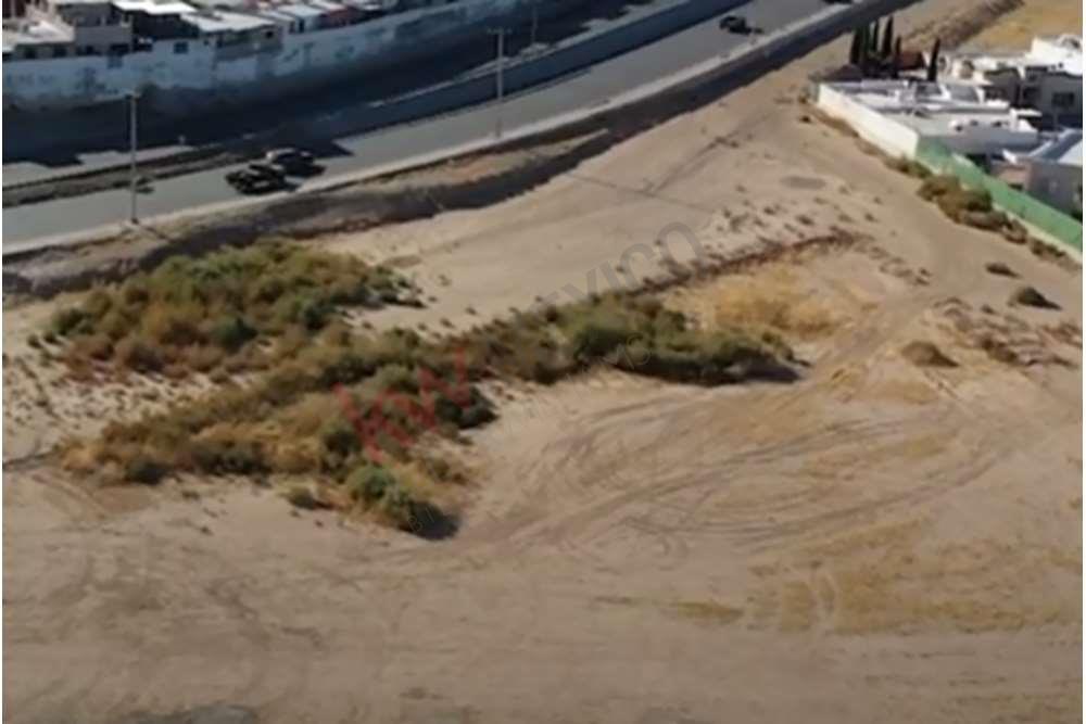 TERRENO EN VENTA UBICADO EN AVENIDA PRINCIPAL,  CON USO DE SUELO COMERCIAL.