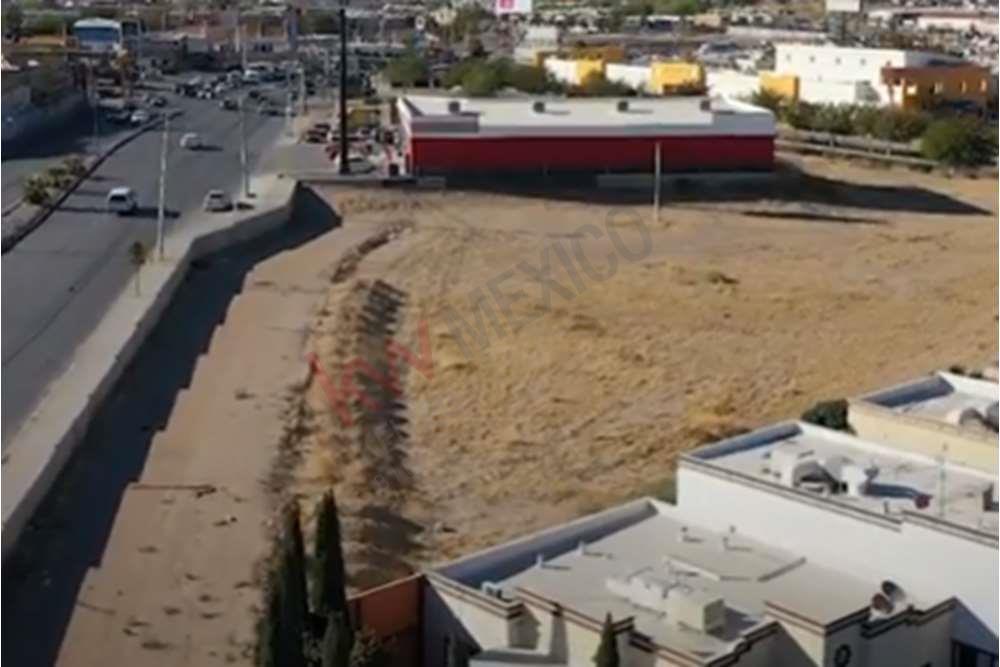 TERRENO EN VENTA UBICADO EN AVENIDA PRINCIPAL,  CON USO DE SUELO COMERCIAL.