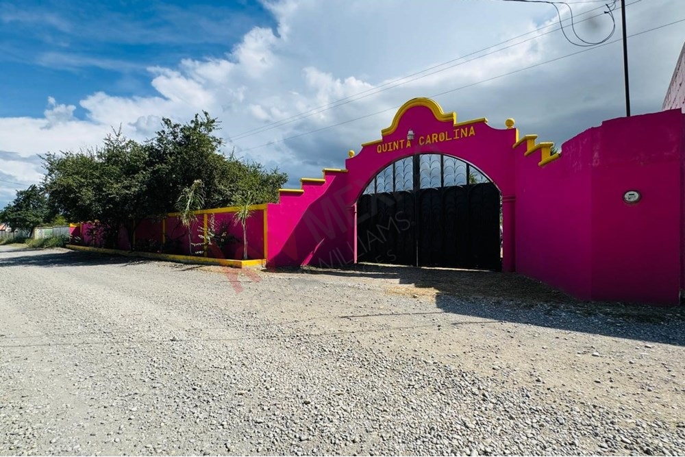 Quinta en Venta en Cadereyta Nuevo León con Amplio Terreno, Construcción Espaciosa, Palapa con Asador, Pozo de Agua, Sistema de Riego y Abundantes Árboles Frutales