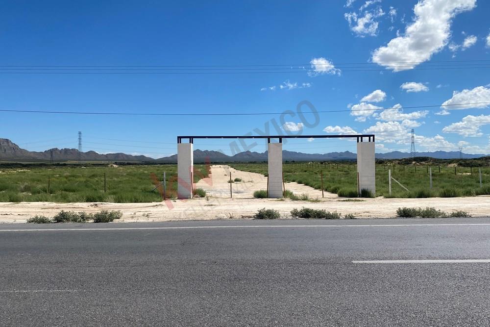 TERRENO EN VENTA 6 HECTÁREAS 5 MINUTOS DE LAS DUNAS DE SAMALAYUCA A PIE DE  CARRETERA