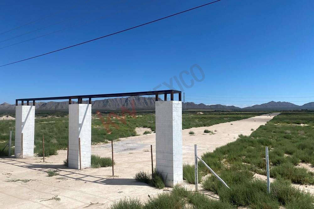 TERRENO EN VENTA 6 HECTÁREAS 5 MINUTOS DE LAS DUNAS DE SAMALAYUCA A PIE DE  CARRETERA