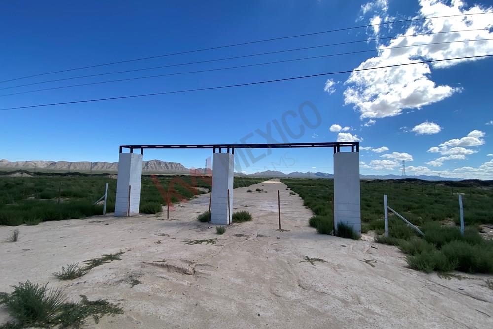 TERRENO EN VENTA 6 HECTÁREAS 5 MINUTOS DE LAS DUNAS DE SAMALAYUCA A PIE DE  CARRETERA