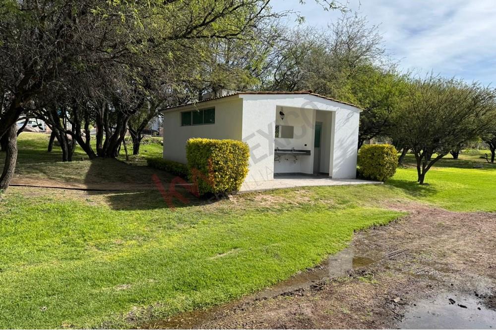 Venta de terreno en Real del Bosque en esquina, en calle cerrada, localización exclusiva dentro del fraccionamiento