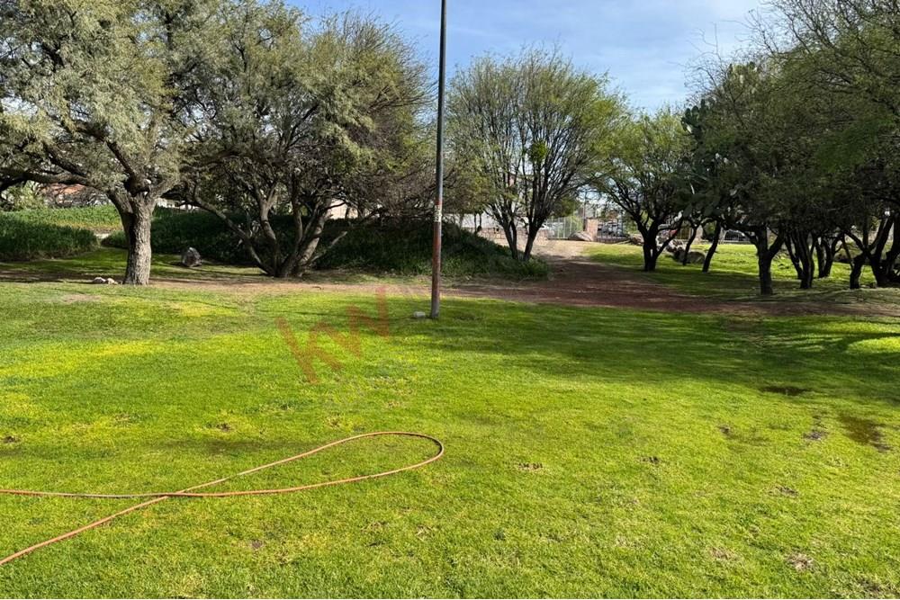 Venta de terreno en Real del Bosque en esquina, en calle cerrada, localización exclusiva dentro del fraccionamiento