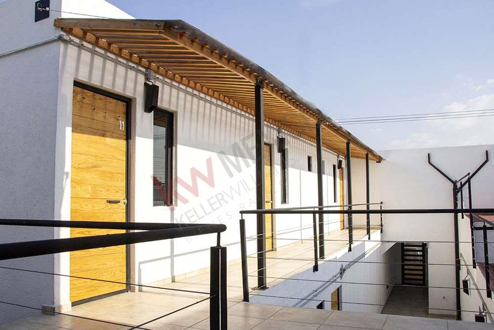Hostal en venta con 20 habitaciones y capacidad para 65 huéspedes, negocio activo con clientes en Querétaro