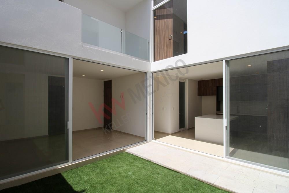 ESTRENA CASA DE AUTOR EN VENTA, CON TRIPLE ALTURA 5 RECÁMARAS Y ROOF GARDEN EN ZIBATA QUERETARO