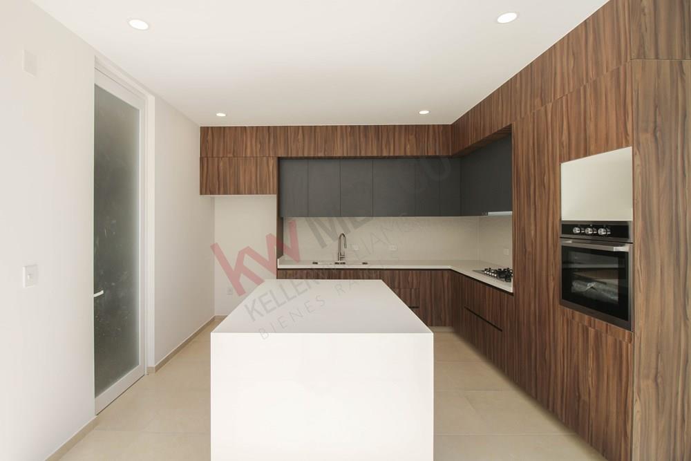 ESTRENA CASA DE AUTOR EN VENTA, CON TRIPLE ALTURA 5 RECÁMARAS Y ROOF GARDEN EN ZIBATA QUERETARO