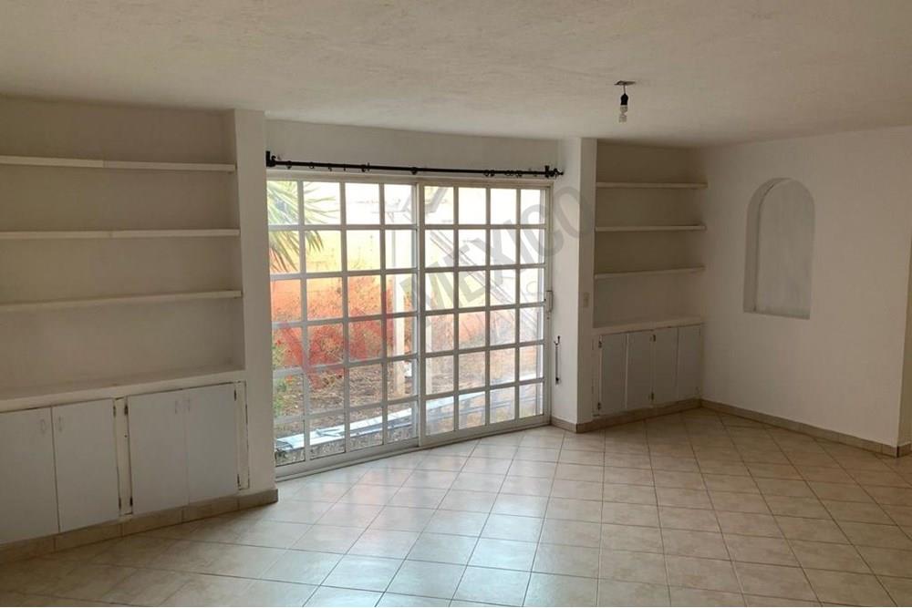 ¡Casa en Venta en Campestre Italiana, Ubicación Privilegiada en Querétaro!