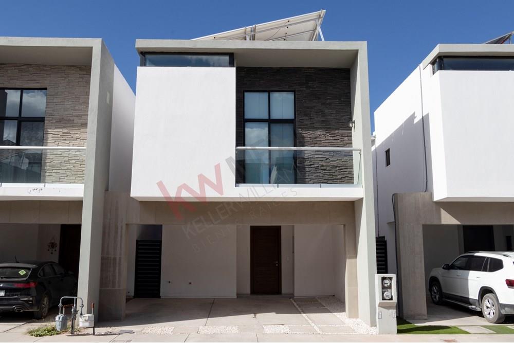 CASA MODERNA EN RENTA AMUEBLADA EN RINCONADAS DEL VALLE CON PANELES SOLARES