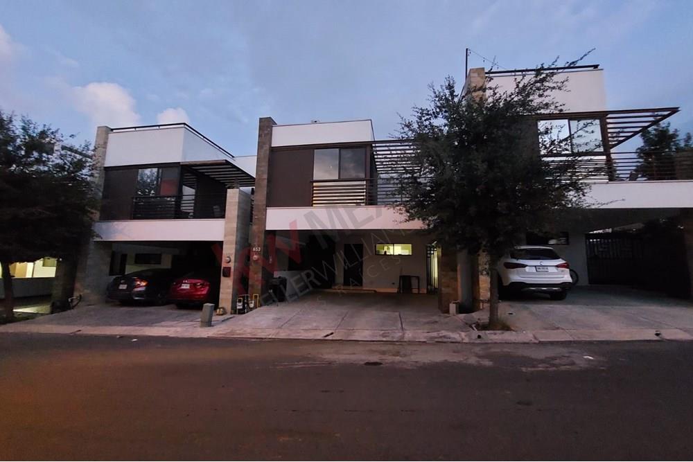 Hermosa y amplia casa en renta, Valle de Cumbres, Monterrey, Nuevo León.