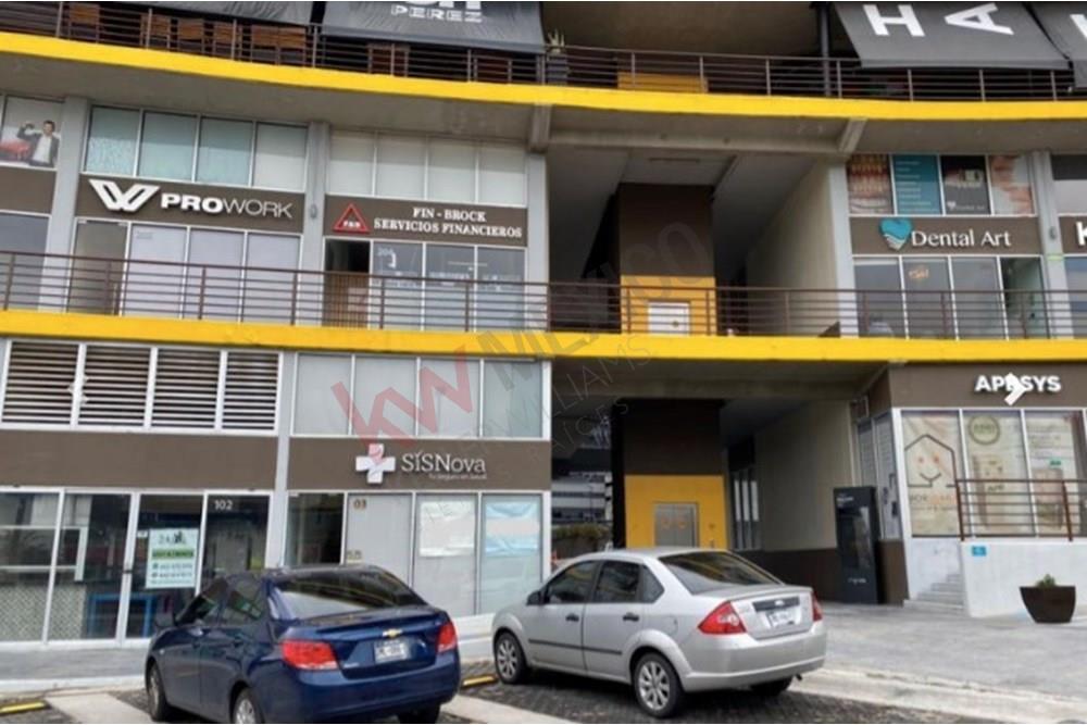 Local comercial totalmente acondicionado para usarse en renta, ubicado en Plaza Q7001