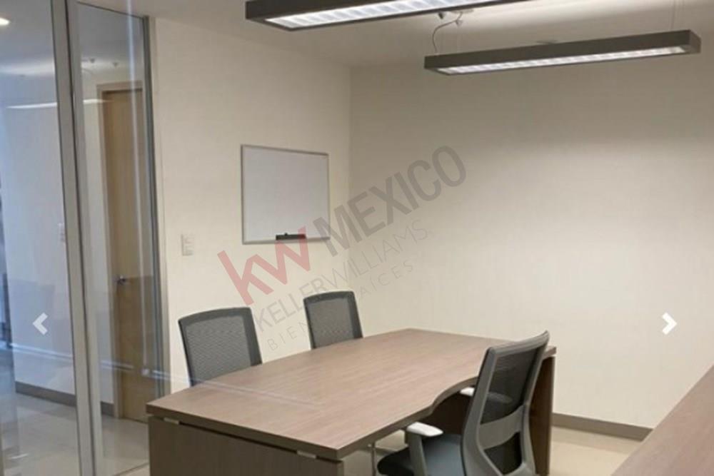 Local comercial totalmente acondicionado para usarse en renta, ubicado en Plaza Q7001