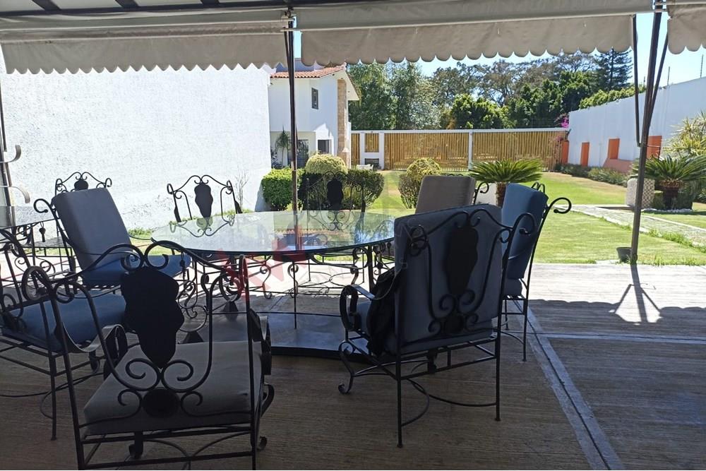 VENTA DE CASA LUXURY CON JARDIN MUY MUY AMPLIO EN VILLAS DEL MESON