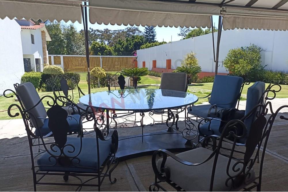 VENTA DE CASA LUXURY CON JARDIN MUY MUY AMPLIO EN VILLAS DEL MESON