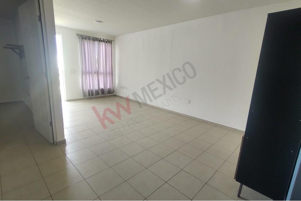 Oportunidad Única: Encantadora Casa en Venta de un Solo Nivel en Viñedos. Privacidad y Comodidad