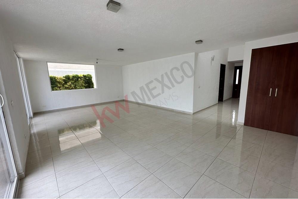 Venta de Casa con 3 Recamaras en Lomas de Juriquilla
