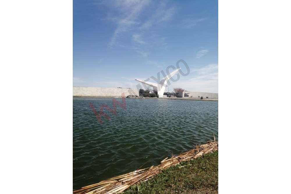 Amplios Terrenos para desarollar en área de pesquería