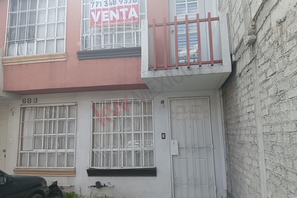 Casa Sobre Avenida Principal en Los Héroes de Tecámac, Calle Bosques de México,