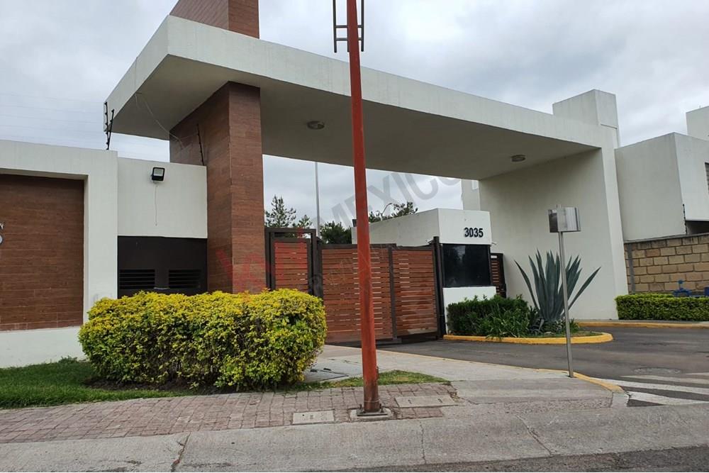 CASA EN VENTA FRACCIONAMIENTO SONTERRA QUERETARO 3 habitaciones
