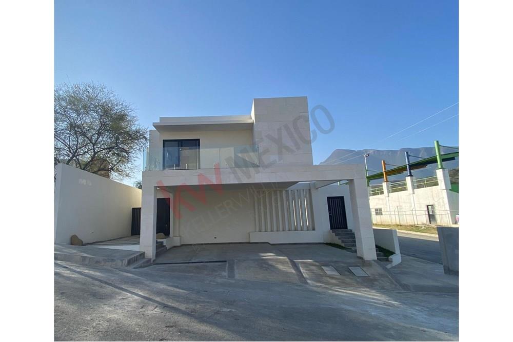 Casa Nueva en Venta en Esquina, Col. San Cayetano de 2 Plantas Amplio Patio, en Santiago, Nuevo Leon