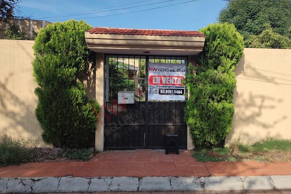 CASA RESIDENCIAL DE UN SOLO PISO EN JURICA QUERETARO