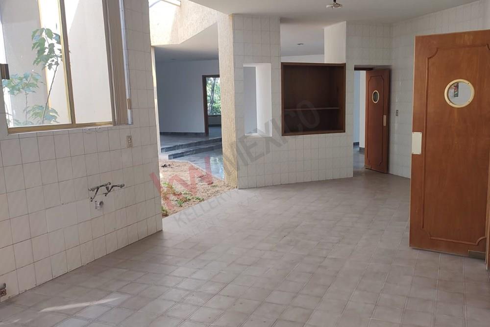 CASA RESIDENCIAL DE UN SOLO PISO EN JURICA QUERETARO