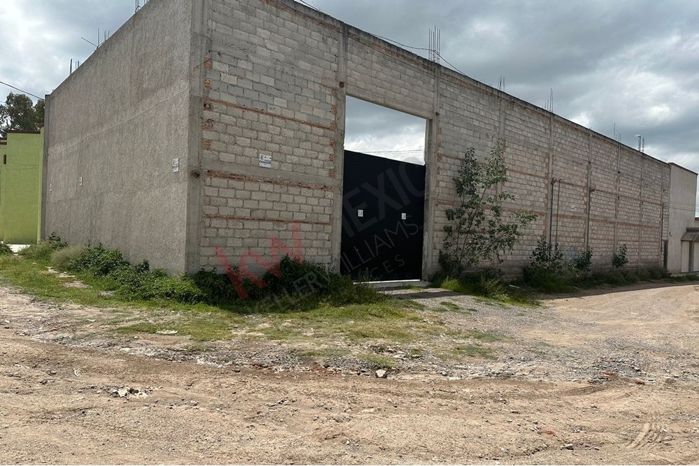 INMUEBLE COMERCIAL EN VENTA BODEGA COMERCIAL,OFICINAS, PATIO SAN JOSE ITURBIDE