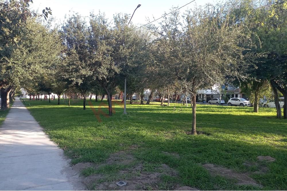 CASA DE 2 NIVELES EN VENTA EN FRESNOS APODACA A UNOS PASOS DE PLAZA SENDERO  APODACA