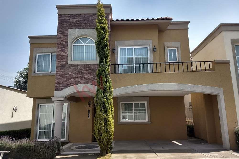 Casa en Renta en Metepec, en el residencial más exclusivo de la zona