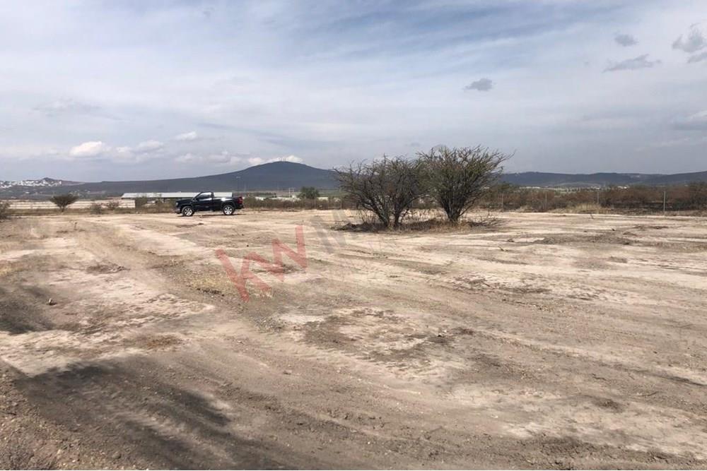 TERRENO EN VENTA de 4,700 m2 Sobre el Boulevard Panamericano Corregidora – Huimilpan Perteneciente a la comunidad del Granjeno.