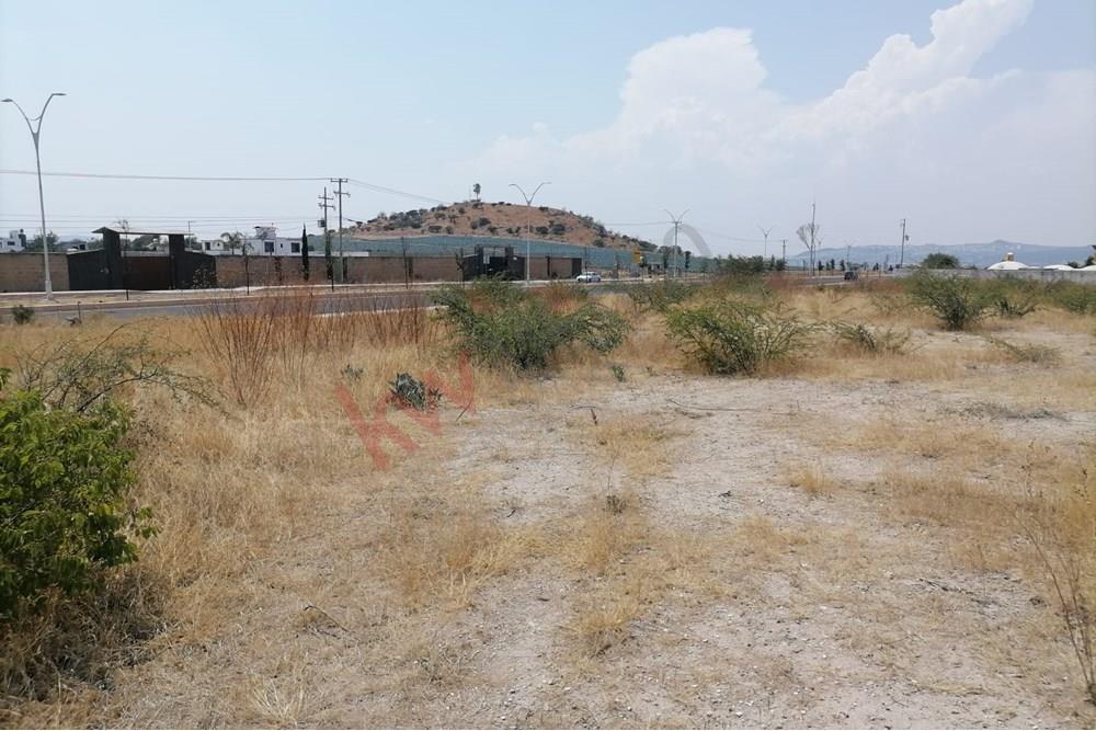 TERRENO EN VENTA de 4,700 m2 Sobre el Boulevard Panamericano Corregidora – Huimilpan Perteneciente a la comunidad del Granjeno.