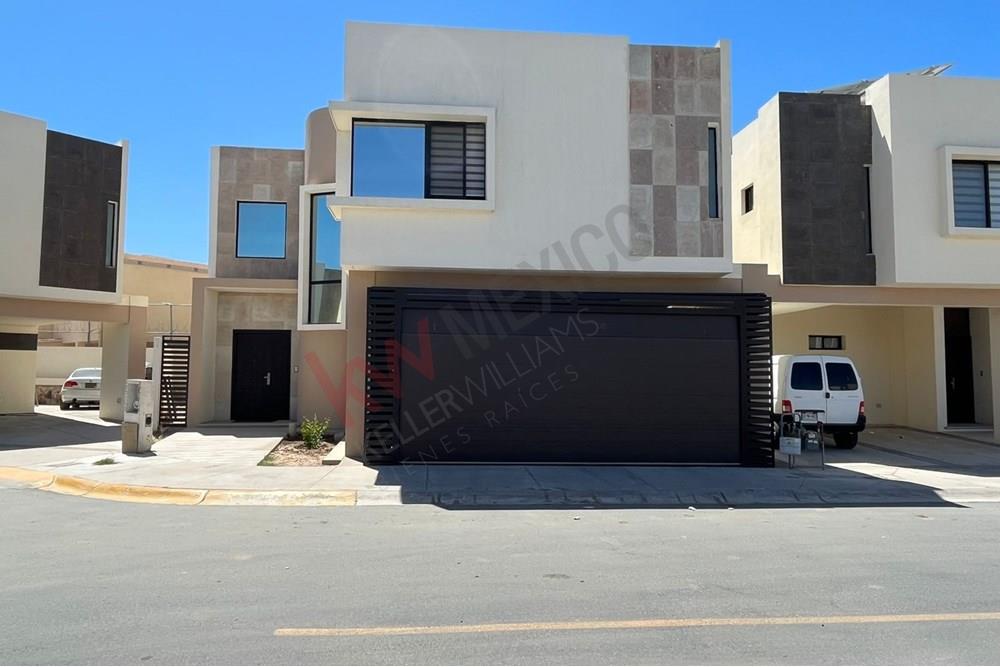 CASA EN RENTA EN ALTARIA 7 CON PANELES SOLARES