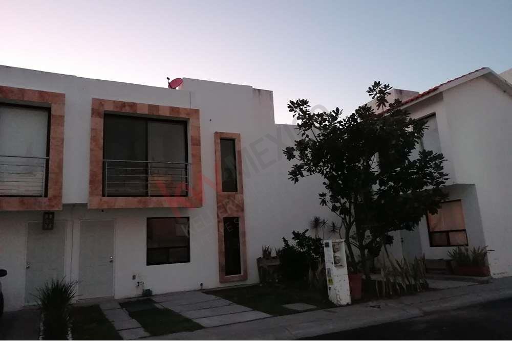 Rento casa en Sonterra, con 3 recamaras, zona tranquila en $