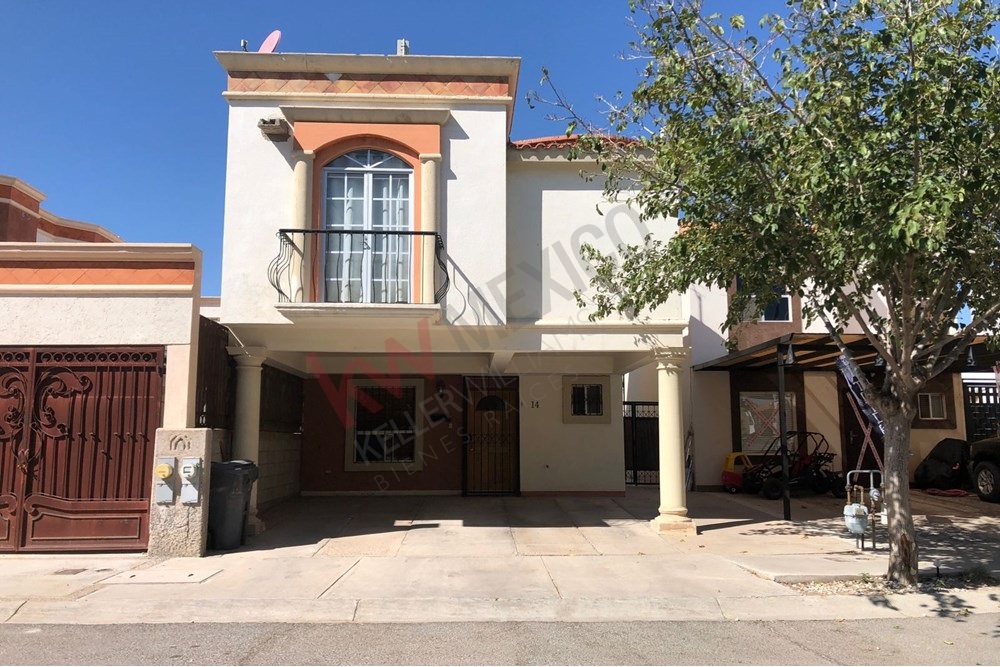 CASA AMUEBLADA EN RENTA, FRENTE A PARQUE!!