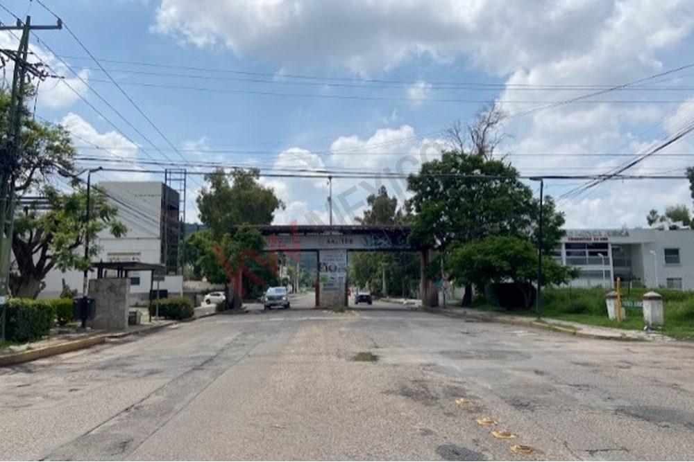 Terreno en venta con gran ubicación en Jurica, Fresnos 102