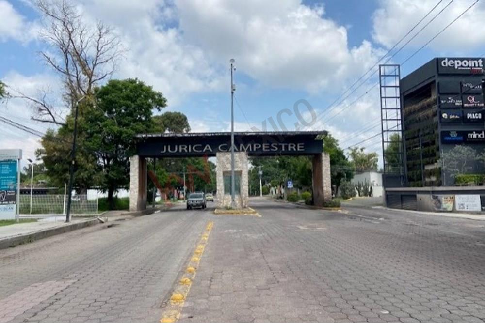 Terreno en venta con gran ubicación en Jurica, Fresnos 102