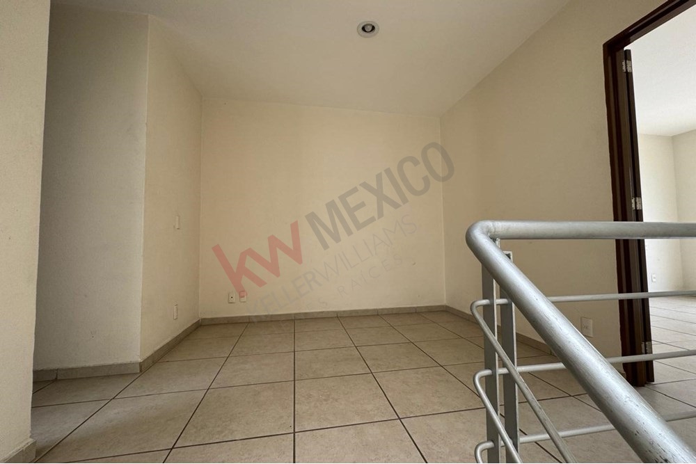 CASA EN RENTA EN PARQUES DE TESISTAN , ZAPOPAN.