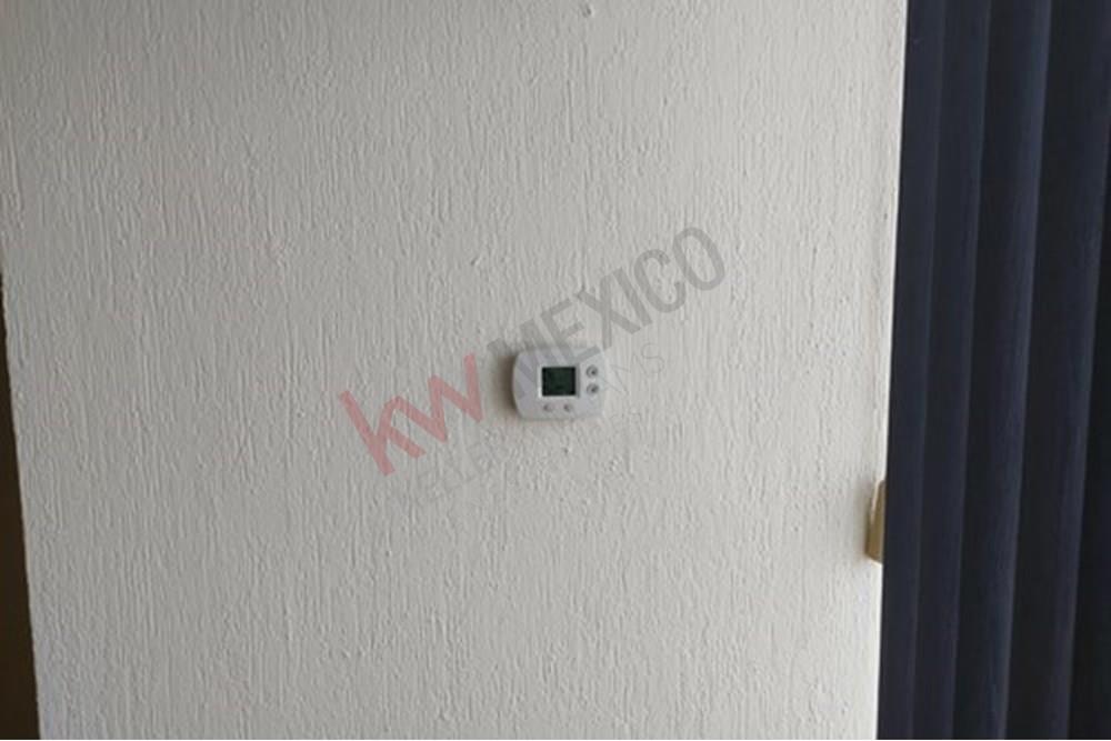 Oportunidad única en San Pedro Garza García!** Renta una oficina de 120 metros cuadrados en la reconocida avenida Gómez Morín, colonia Del Valle