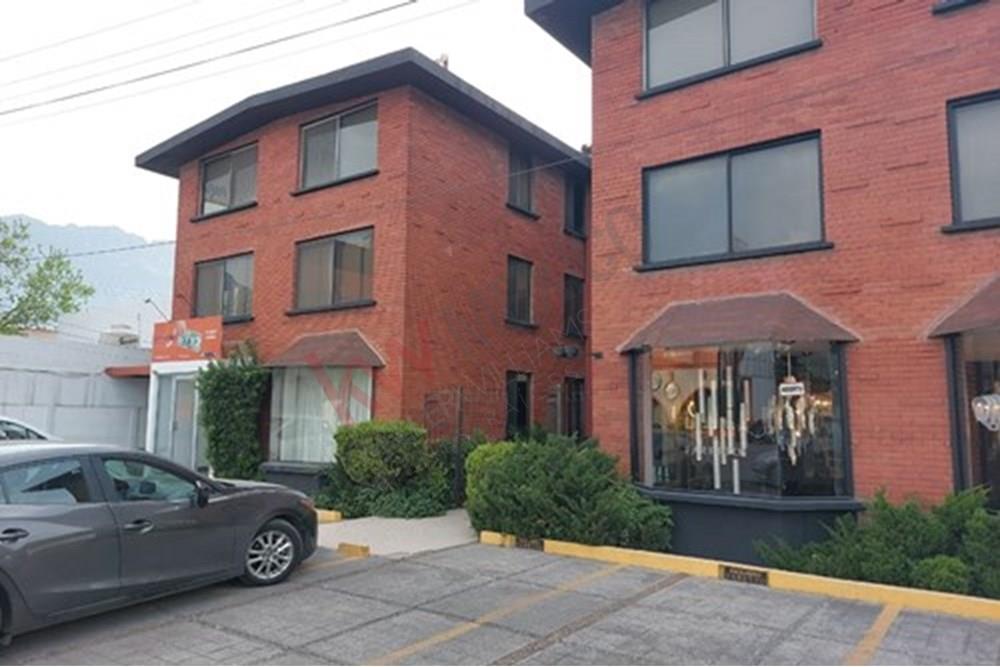 Oportunidad única en San Pedro Garza García!** Renta una oficina de 120 metros cuadrados en la reconocida avenida Gómez Morín, colonia Del Valle