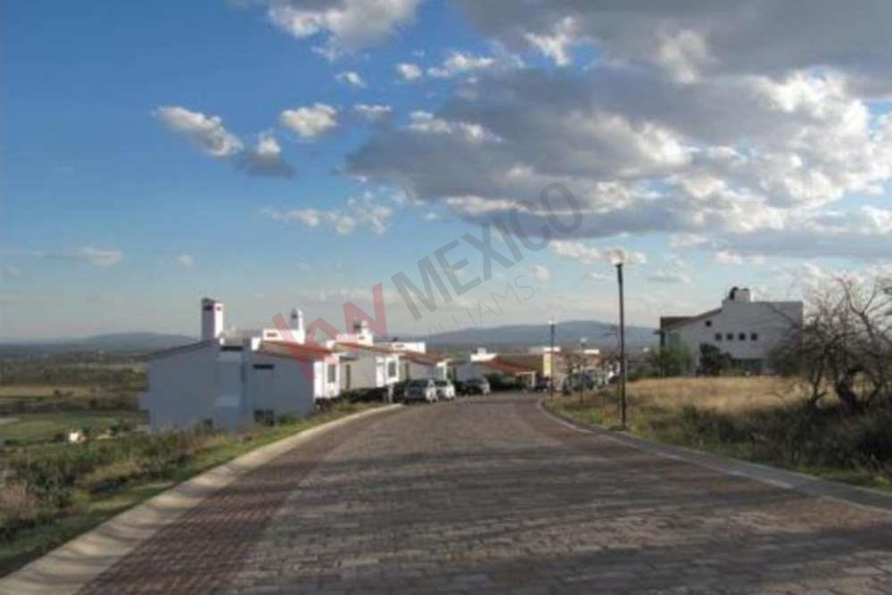 Venta de Terreno en Fraccionamiento Las Palmas (Lote Residencial de 502.49 m2), a 1 Km del Centro de Silao