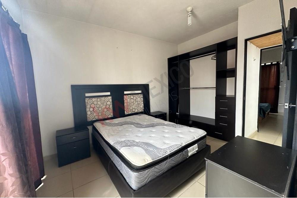 Casa SEMI AMUEBLADA en Bosques de Sanctorum con seguridad las 24hrs, acceso rápido a periférico, autopista, complejos, VW.