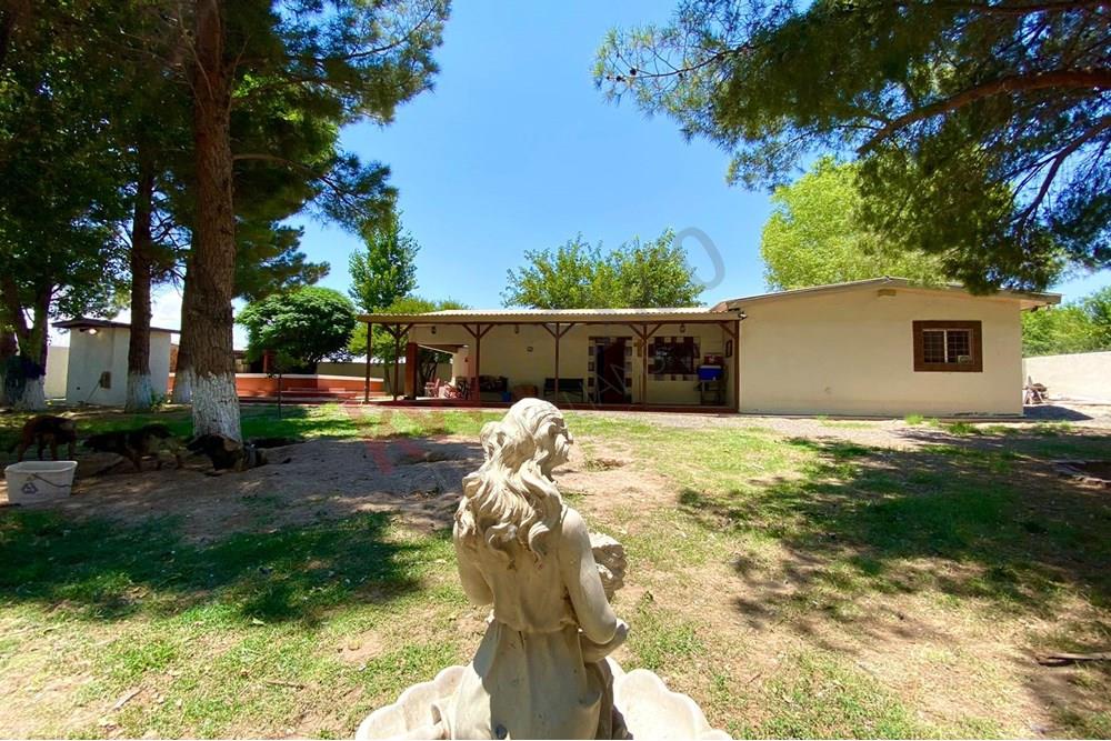 Casa de campo tipo cabaña con pileta, impecable, acogedora, para pasar momentos en familia.