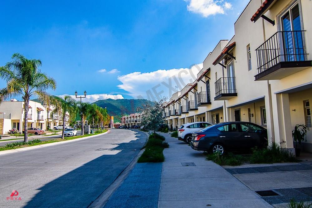 CASA EN VENTA EN ALTA CALIFORNIA, JALISCO.
