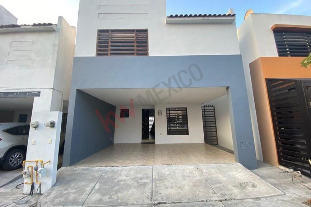 ¡Renta tu hogar ideal en Cumbres San Agustín, Monterrey! Casa de 3 recámaras con estacionamiento techado
